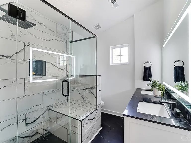 Bathroom remodeling project by JRC Remodeling in Cincinnati, OH